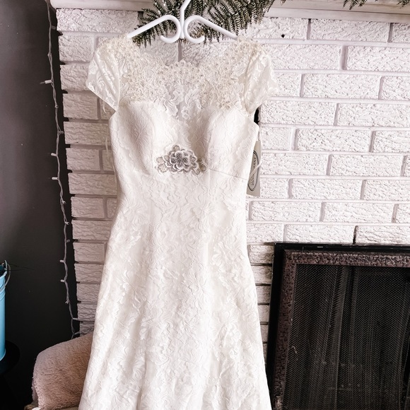 - Size US 8 wedding dress NEW - Picture 1 of 8